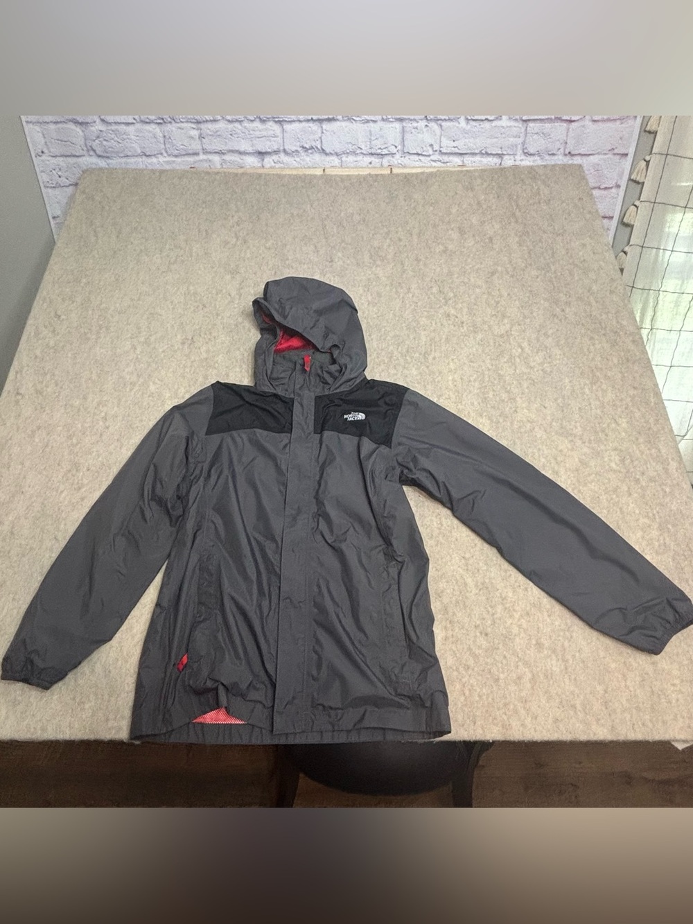 North Face Little Boys Dark Gray and Black Hooded Raincoat 14/16